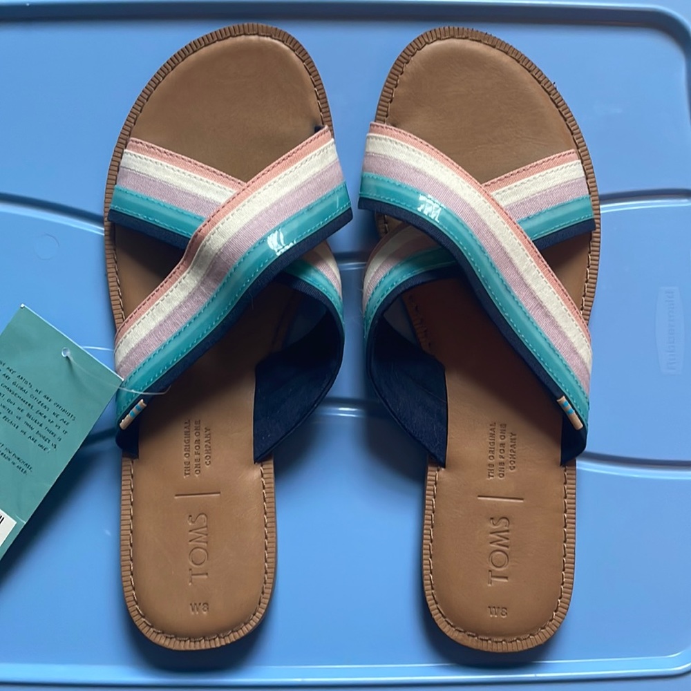 Tom’s Women’ size 8 sandals